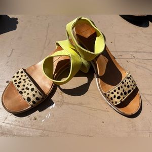 Dolce Vita Vivian size 7 sandal.